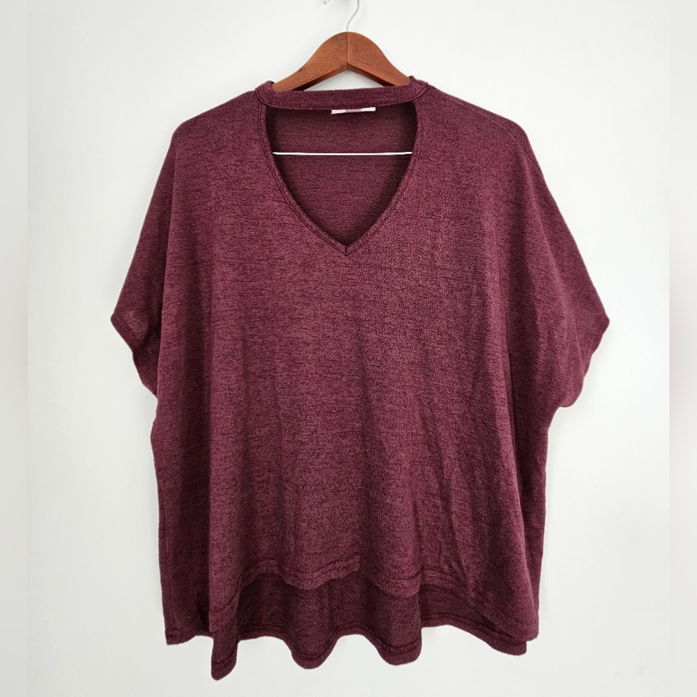Urban Heritage Cut Out V-Neck Tee - Size US XL